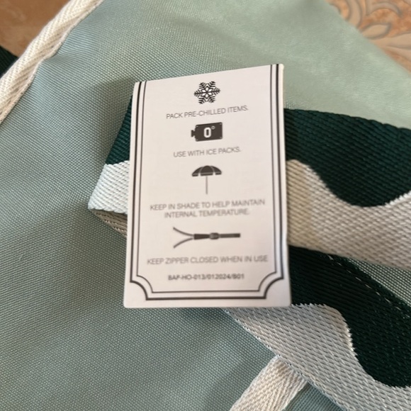 NWT Cooler Scalloped Tote - Picture 7 of 8